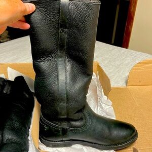 Women’s Black tall very soft Frye Boots with black shearling inside